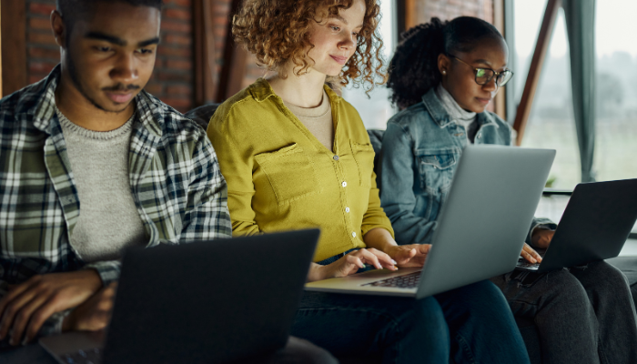 Vuoi imparare a programmare? I 15 linguaggi più usati nel 2025 (e cosa puoi farci davvero)